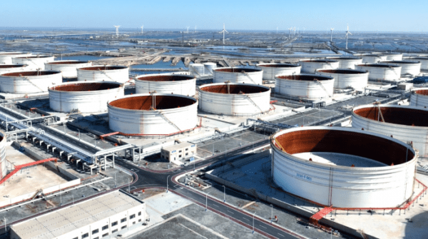 BloombergNEF: мировые запасы нефти и нефтепродуктов остаются заметно выше показателя прошлого года и среднего пятилетнего значения BloombergNEF: мировые запасы нефти и нефтепродуктов остаются заметно выше показателя прошлого года и среднего пятилетнего значения