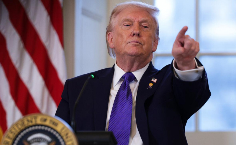 NYT узнала, что Трампу доложили о вариантах атаки против Ирана
NYT узнала, что Трампу доложили о вариантах атаки против Ирана