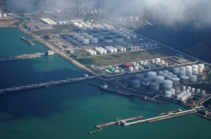 Скидки на российскую нефть в июле повсеместно растут Скидки на российскую нефть в июле повсеместно растут